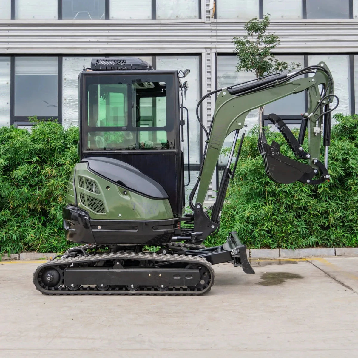 TYPHON TERROR XXV Diesel Mini Excavator 2.7 Ton, 25.1 hp Kubota D1105...